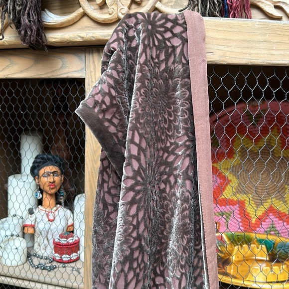 Vintage Oscar de la Renta Rayon Silk Scarf with Fringe - Picture 3 of 16